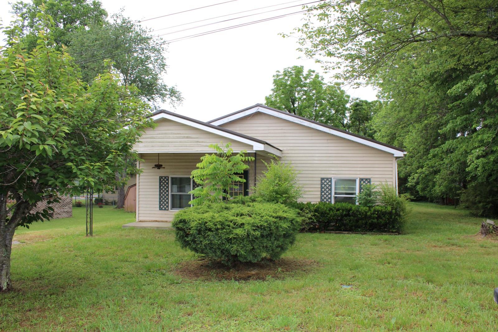 For Sale: 803 W Hickory St Tullahoma, TN 37388