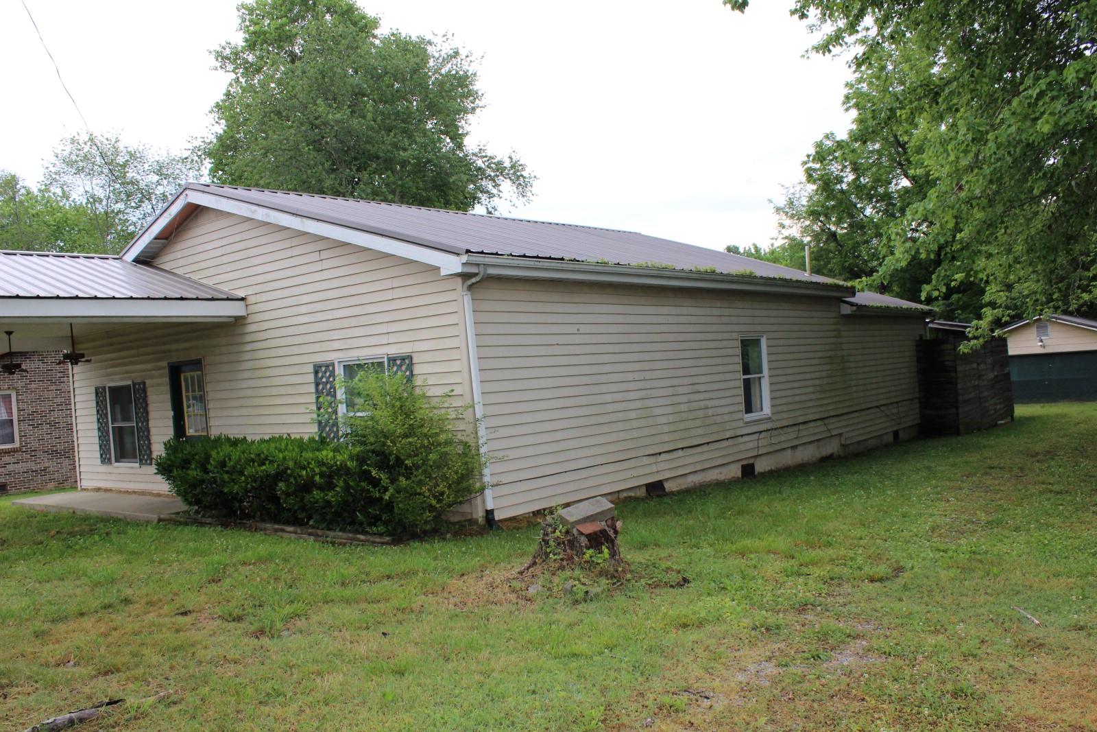 For Sale: 803 W Hickory St Tullahoma, TN 37388