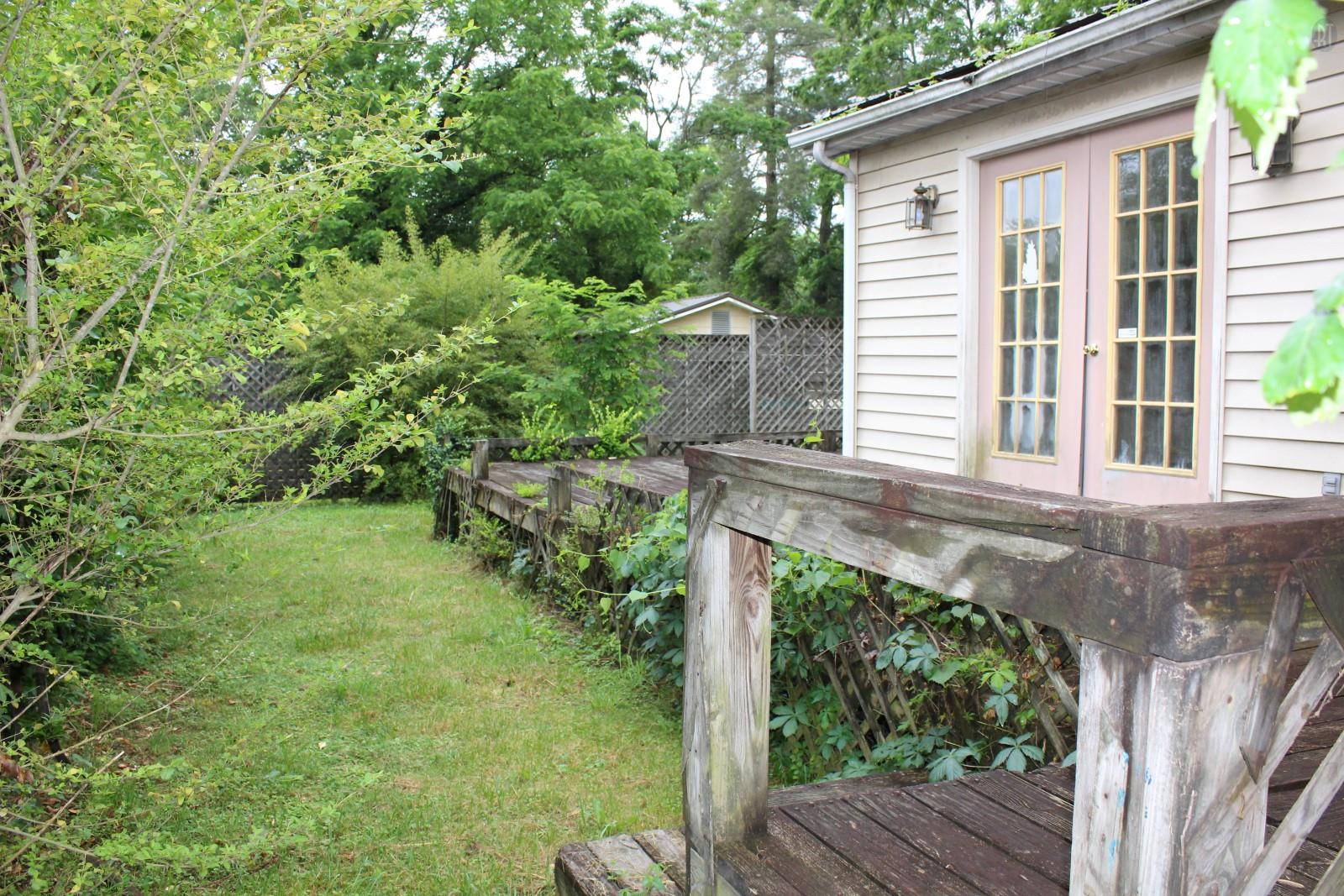 For Sale: 803 W Hickory St Tullahoma, TN 37388
