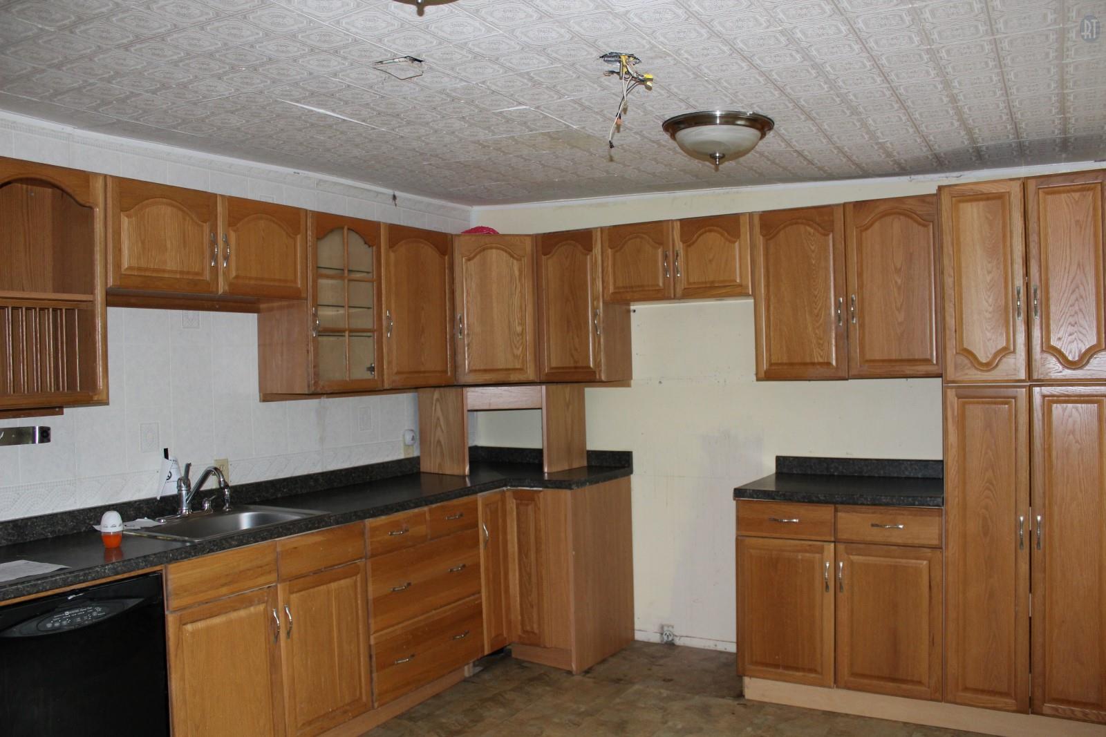 For Sale: 803 W Hickory St Tullahoma, TN 37388