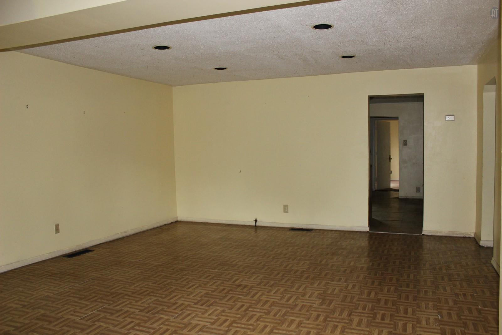 For Sale: 803 W Hickory St Tullahoma, TN 37388