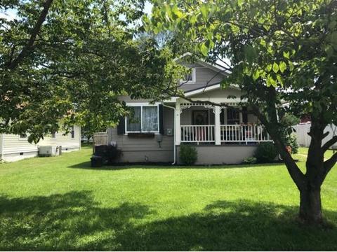 210 E Cottage