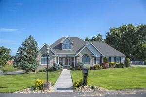 For Sale: 1747 Sams Dr Dandridge, TN 37725