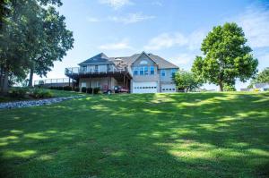 For Sale: 1747 Sams Dr Dandridge, TN 37725