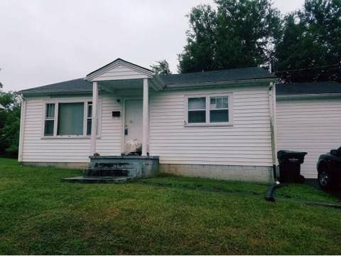 703 Main St N
