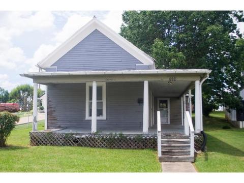 703 Main St N
