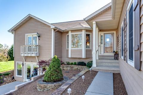 120 Kenosha Ln