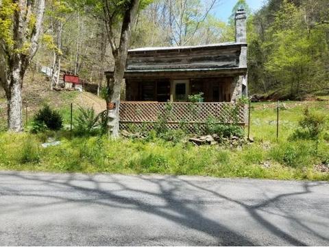 210 Livesay Cir