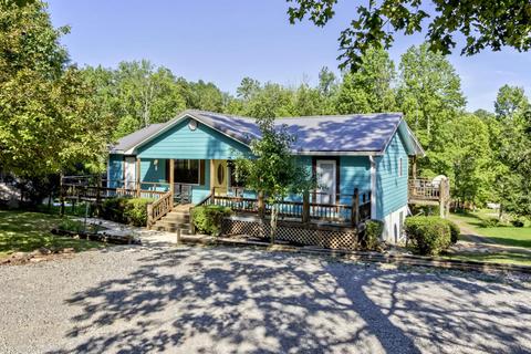 323 Chestnut Dr