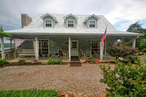 323 Chestnut Dr