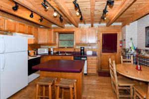 For Sale: 219 Tolliver Tr Townsend, TN 37882