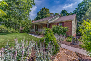 For Sale: 7716 Christin Lee Cir Knoxville, TN 37931