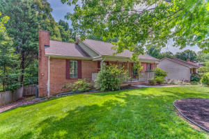 For Sale: 7716 Christin Lee Cir Knoxville, TN 37931
