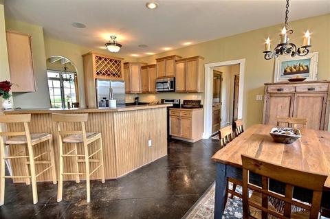 903 Rolling Oaks Ln