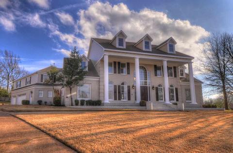 2556 Woodhurst Cv