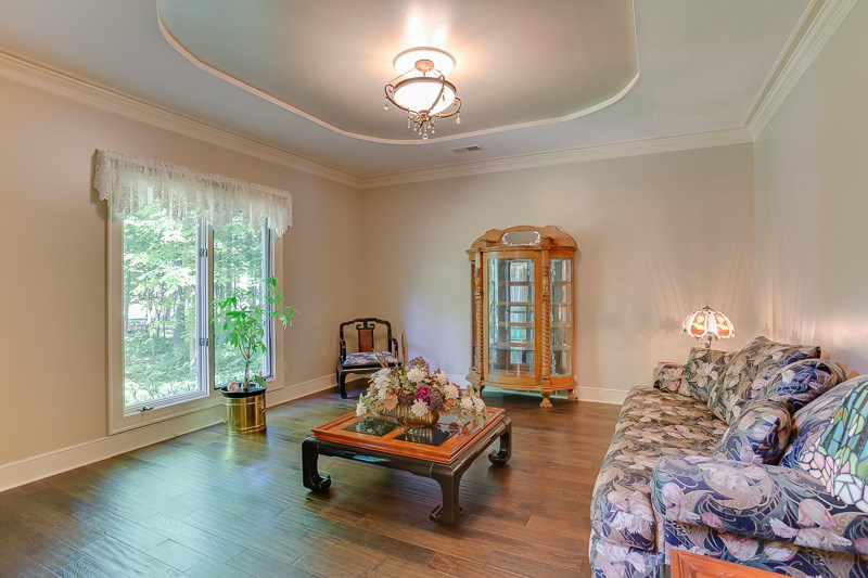 4873 Valley Von Way