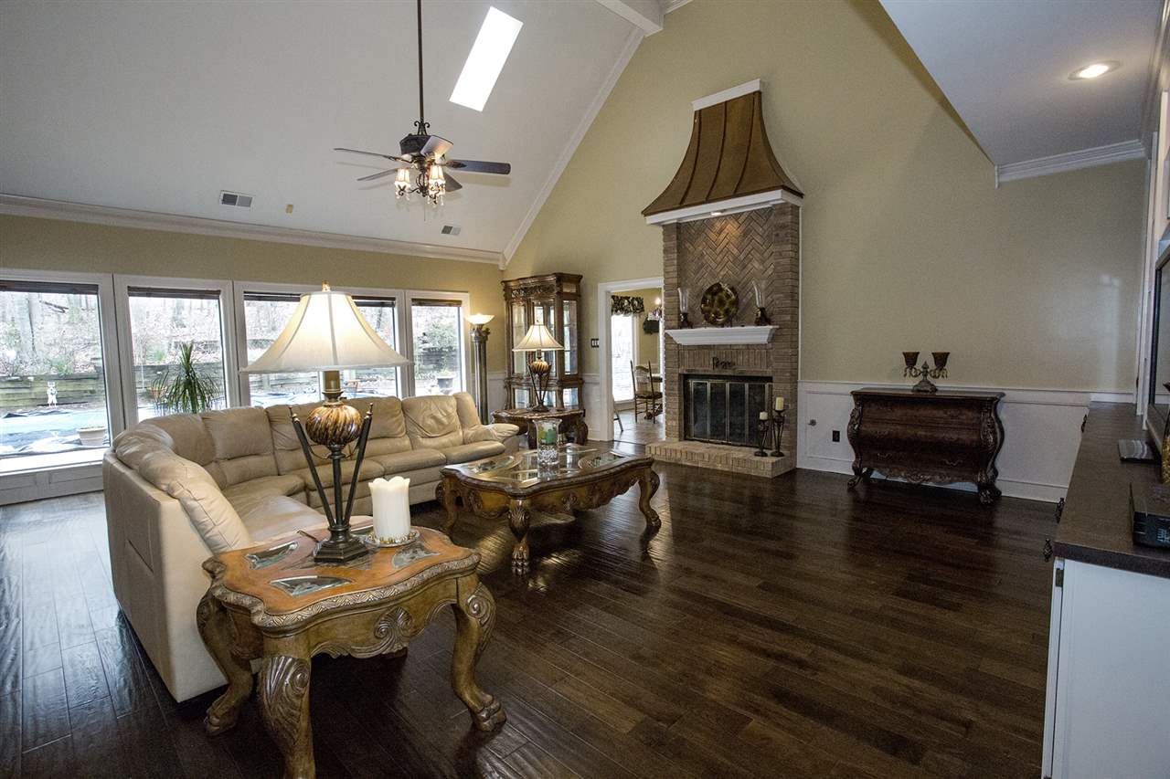 4873 Valley Von Way