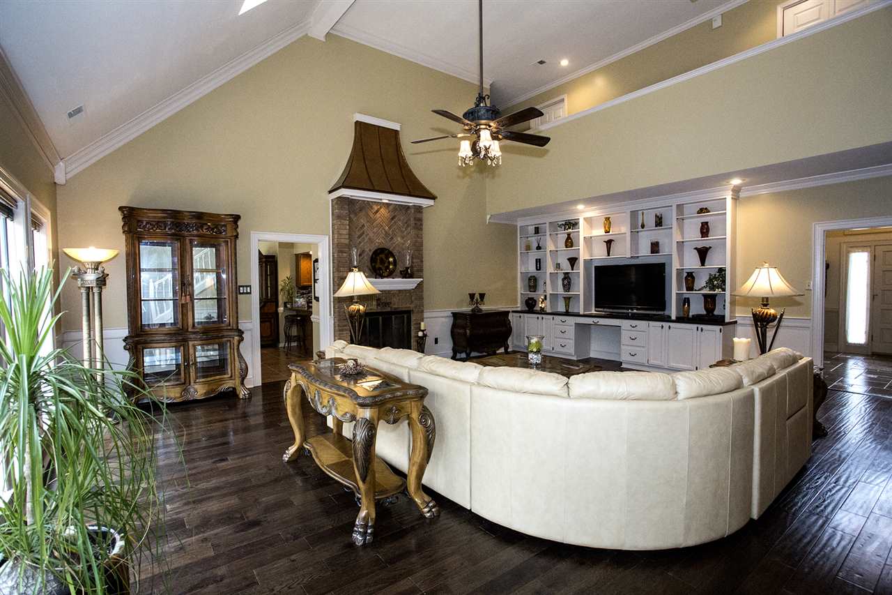 4873 Valley Von Way