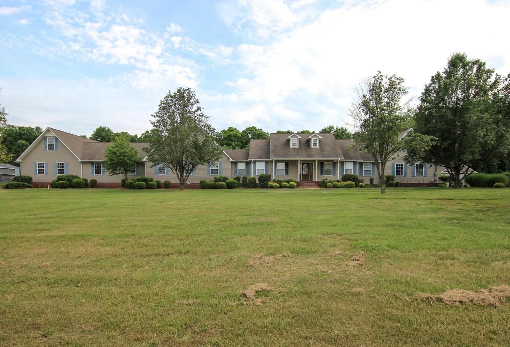 For Sale: 11 Samuel Ln Loretto, TN 38469