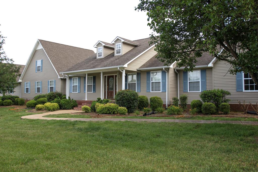 For Sale: 11 Samuel Ln Loretto, TN 38469