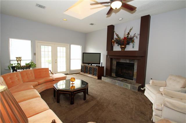 806 Deerlake Ct