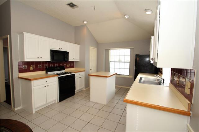 806 Deerlake Ct