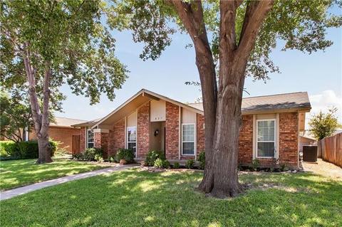 668 Raintree Cir