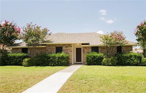 668 Raintree Cir