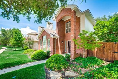 668 Raintree Cir