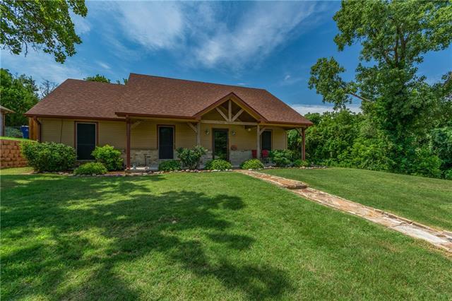 1022 W Bond