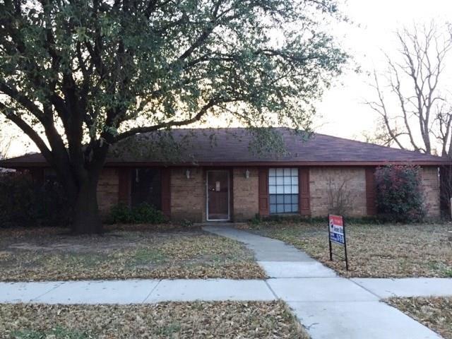 916 Sugarberry Ln