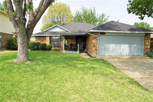 916 Sugarberry Ln