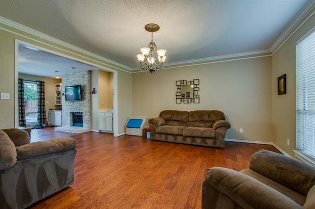 653 Forest Bend Dr