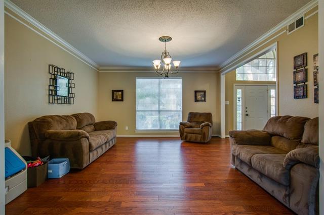 653 Forest Bend Dr