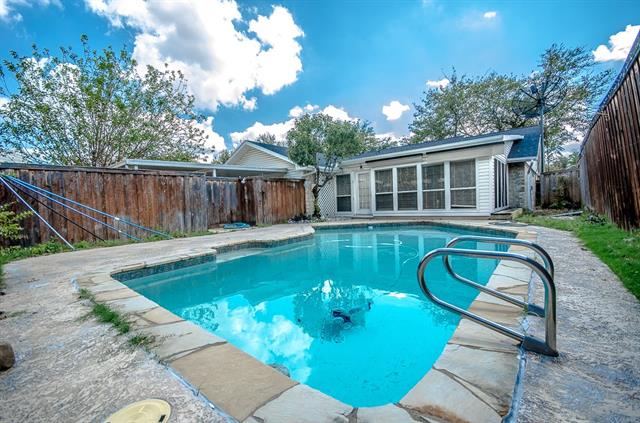 3401 Russwood Ln