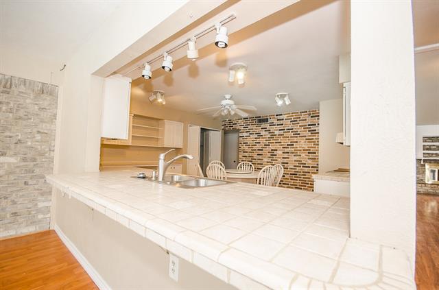 3401 Russwood Ln