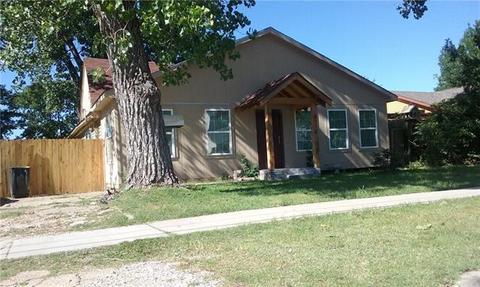 2425 W Oakdale