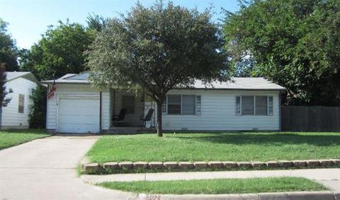 2425 W Oakdale