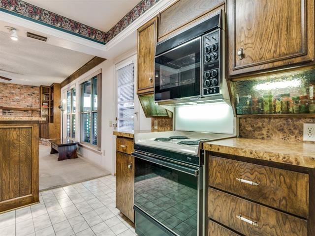 For Sale: 2805 Cheyenne St Irving, TX 75062