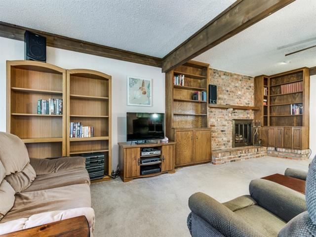 For Sale: 2805 Cheyenne St Irving, TX 75062