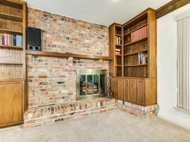 For Sale: 2805 Cheyenne St Irving, TX 75062