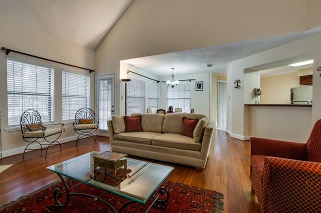 2933 W Rochelle Rd