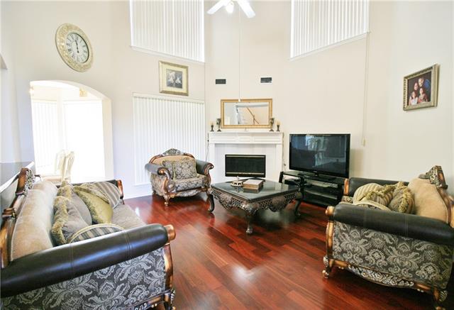 For Sale: 416 Crestview Point Dr Lewisville, TX 75067