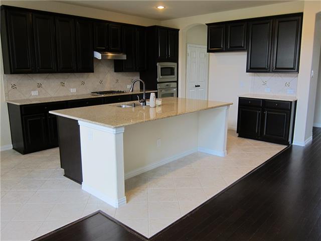 For Sale: 816 Golden Nugget Dr Mckinney, TX 75069