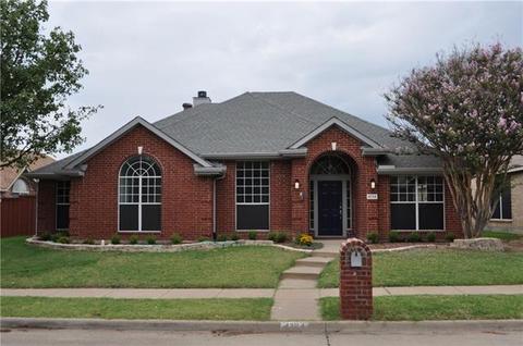 4104 Honeysuckle Dr