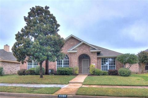 4104 Honeysuckle Dr