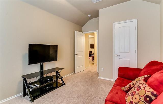 For Sale: 9705 Sleepy Hollow Dr Mckinney, TX 75070