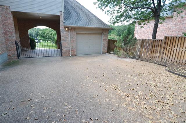 2865 Woodhollow Dr