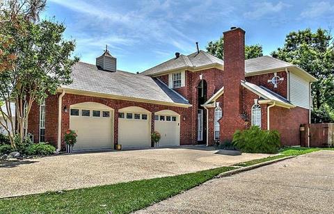 8913 Greentree Dr