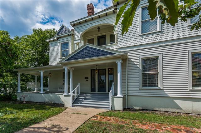 506 N Grand Ave